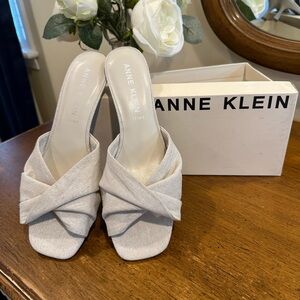 Brand new!!! Never worn!!! Gorgeous AnneKlein dressy kitten heel sandal